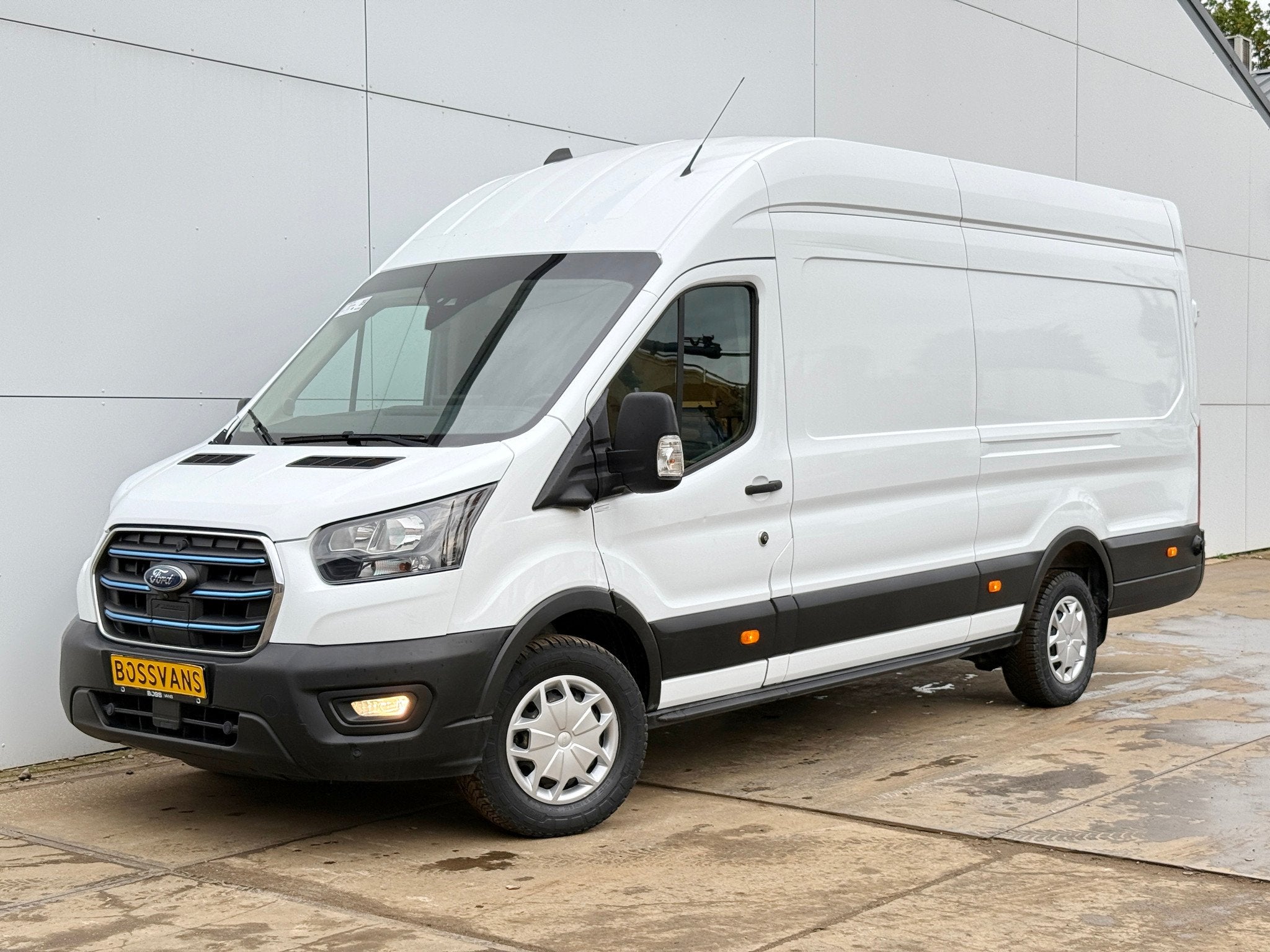 Ford e-Transit 68kWh 184PK L4H3 317km WLTP BEV Snelladen Car, Auto's, Automaat, Gebruikt, 135 kW, 2703 kg