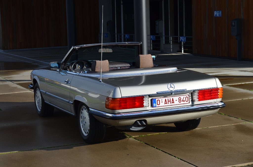 Mercedes 300 SL R107 handgeschakeld, foto 2