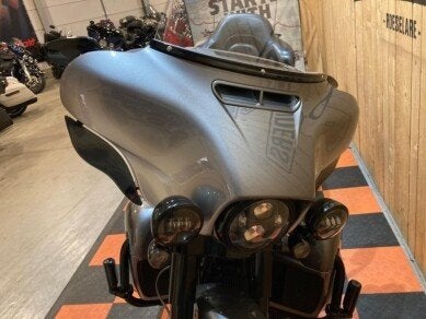 Harley-Davidson CVO Limited, 1923 cm³, Customerservices@harley‑davidson.com, 3700 West Juneau Avenue
WI 53208  Milwaukee, US, Autre