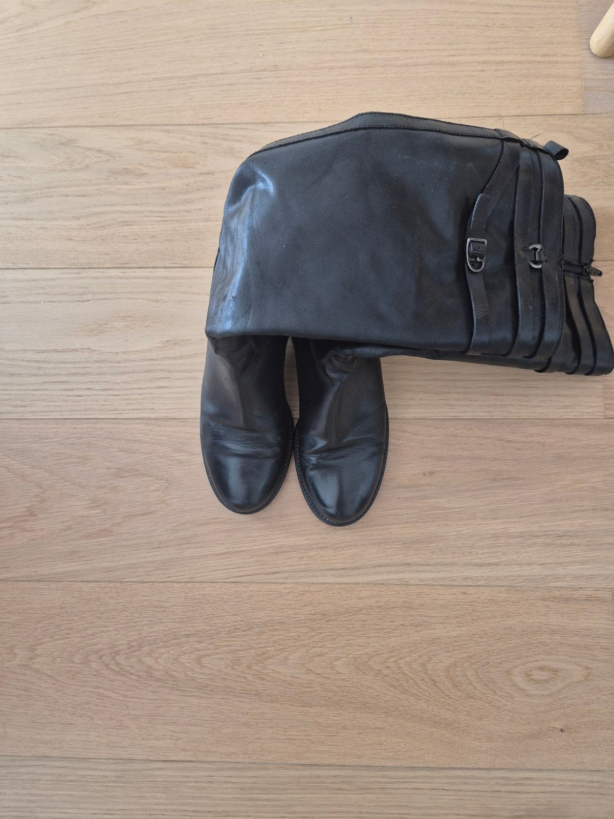 zwarte soepele laarzen, Enlèvement, Porté, Bottes hautes, Maripé