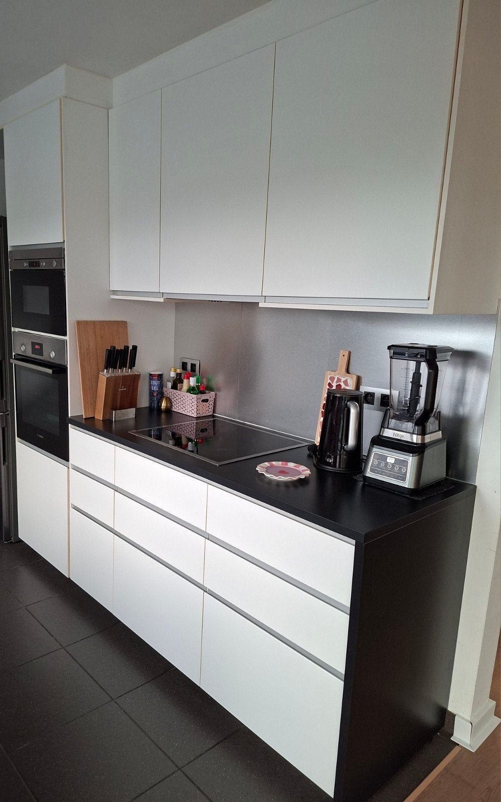 witte keuken, Ophalen, Zwart