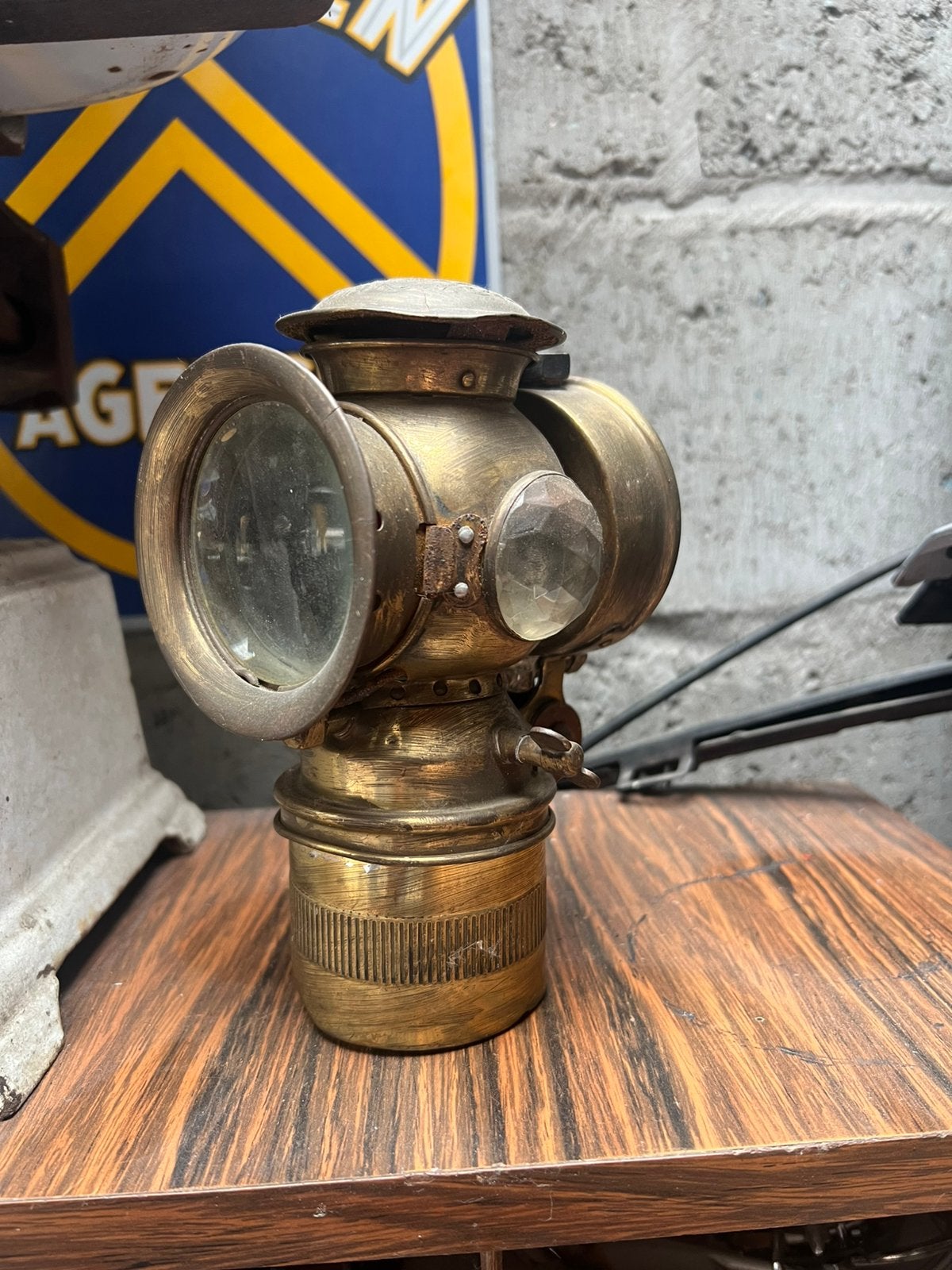 Hassia curbur fietslamp, Enlèvement
