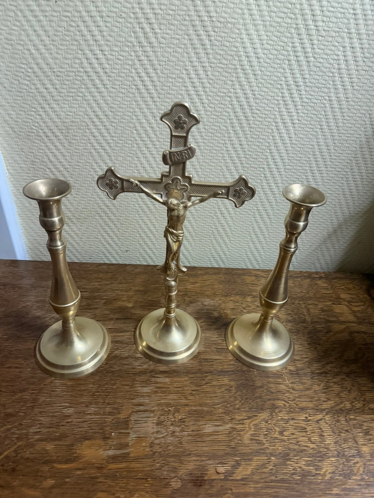 Kandelaars met kruisbeeld in koper 30 cm groot, Antiek en Kunst, Ophalen of Verzenden