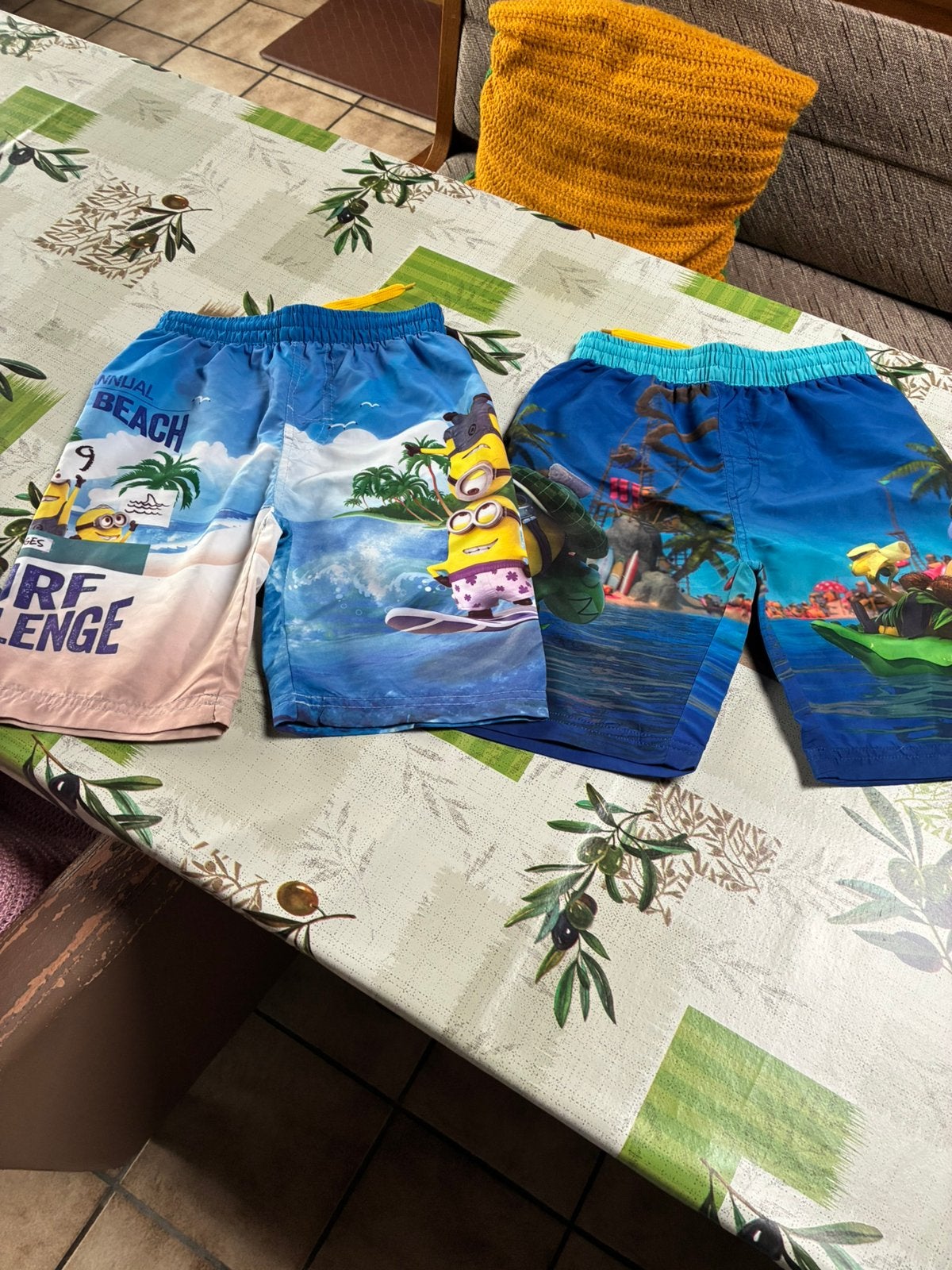 Pakket zwemschort Minions Maat 122, Kinderen en Baby's, Ophalen, Zo goed als nieuw