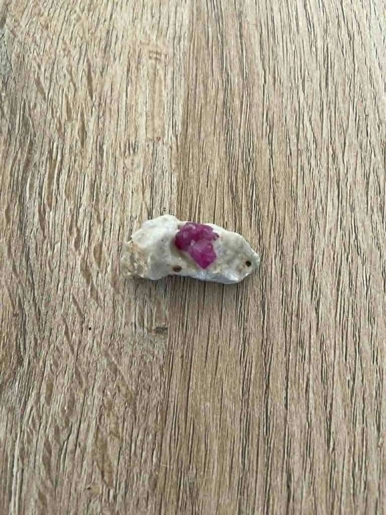 2 mooie toermalijnen, Verzamelen, Mineralen en Fossielen, Ophalen of Verzenden, Mineraal