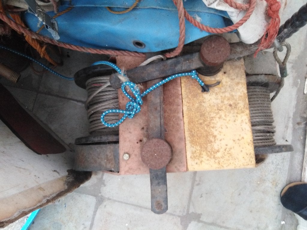 2 HANDMATIGE lieren,1T roestvrijstalen kabel van 20 m, Ophalen, Zo goed als nieuw, Handmatig