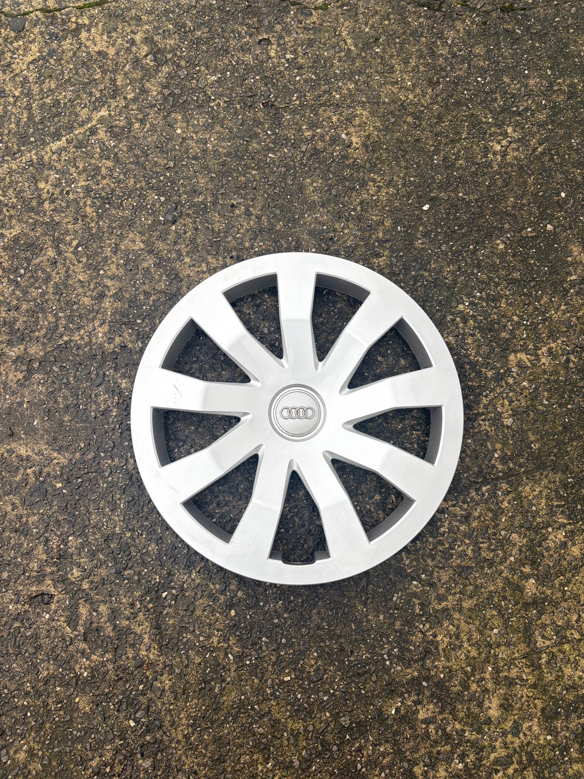 4 Enjoliveurs Origine Audi A1 15 pouces – Réf 82A601147, Autos : Divers, Enlèvement ou Envoi, Comme neuf