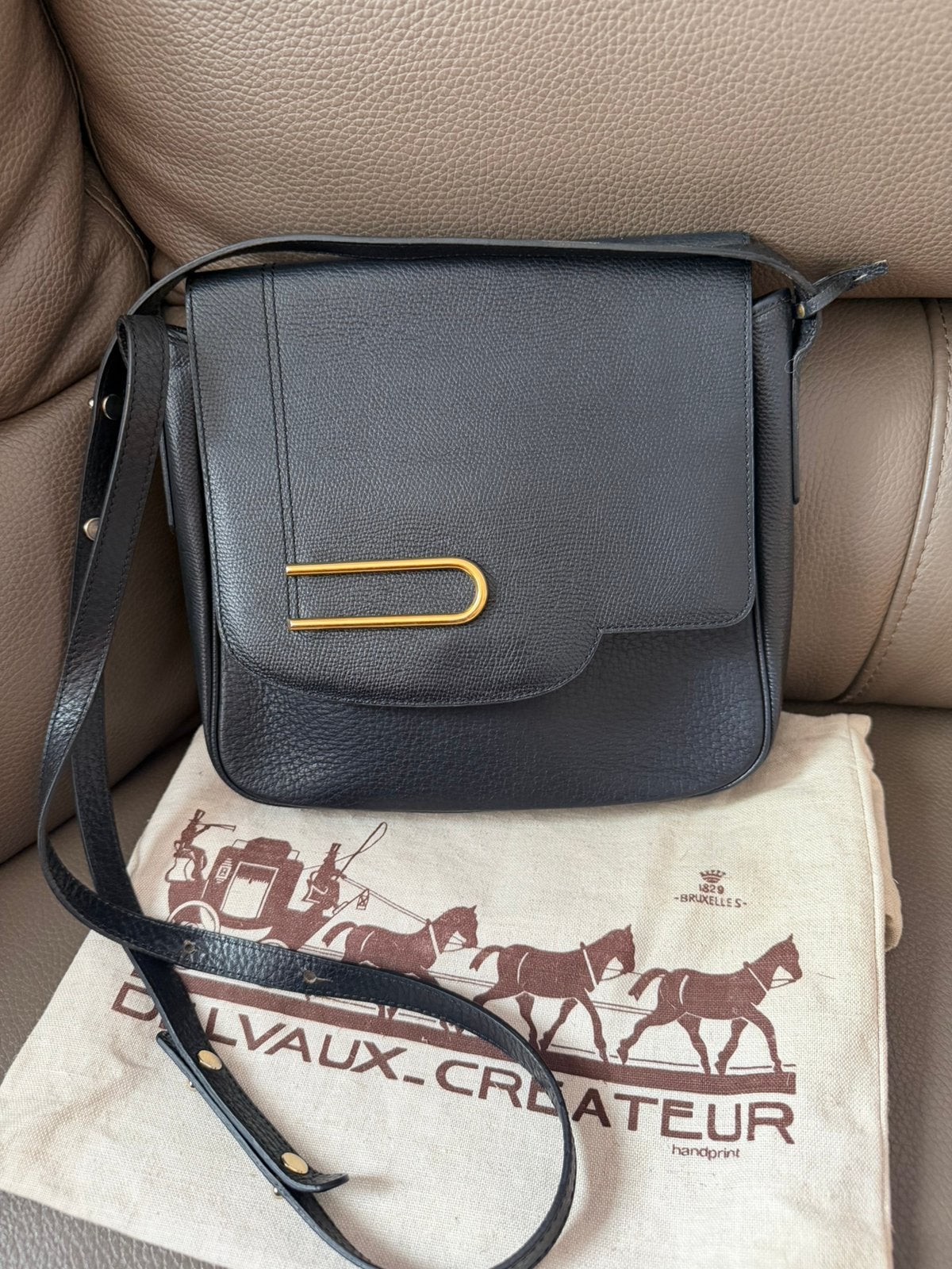 Sac à bandoulière Delvaux vintage noir doré, Enlèvement ou Envoi, Comme neuf, Noir