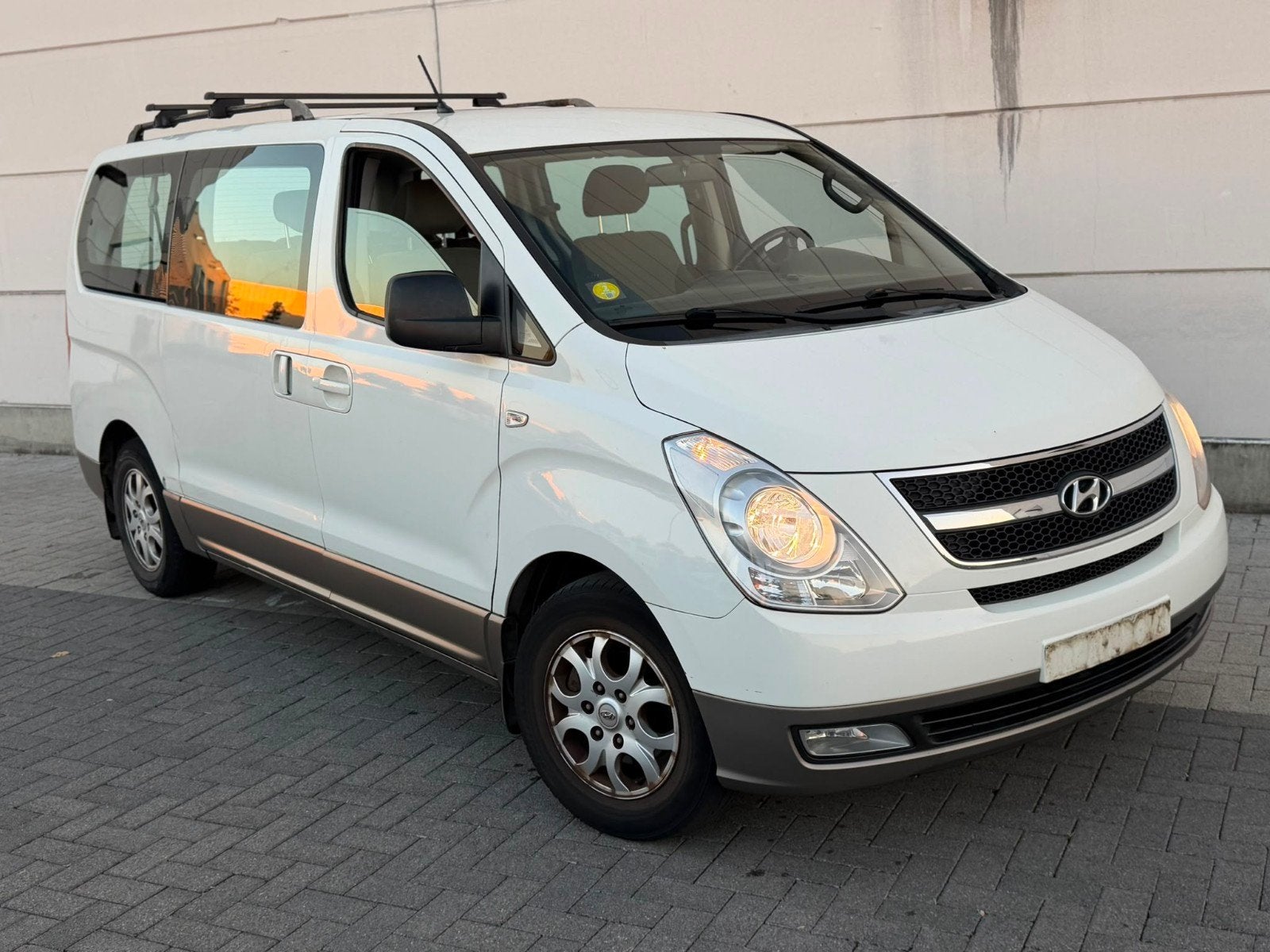 Hyundai H-1 2.5 diesel 8 personnes, Autos, Achat, Boîte manuelle, Noir, 5 portes