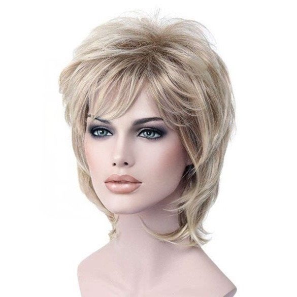 Moderne pruik kort haar in laagjes blondmix 15BT613, Handtassen en Accessoires, Uiterlijk | Haarverzorging, Ophalen of Verzenden