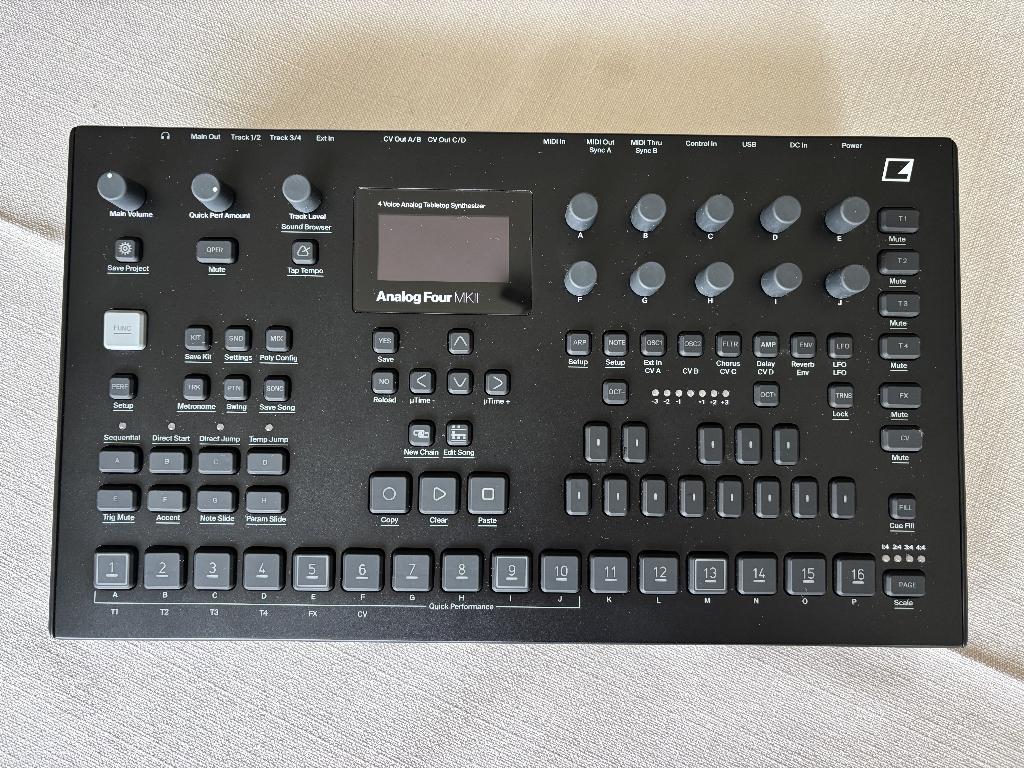 Electron Analog Four MKII, Musique & Instruments, Synthétiseurs, Comme neuf, Autres nombres, Autres marques, Avec pied, Enlèvement