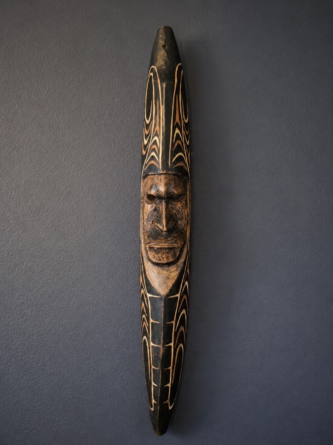 Groot handgesneden Sepik-stijl houten wandmasker – Papoea N, Fait main, Bois, Indonésie, Sculpture sur bois