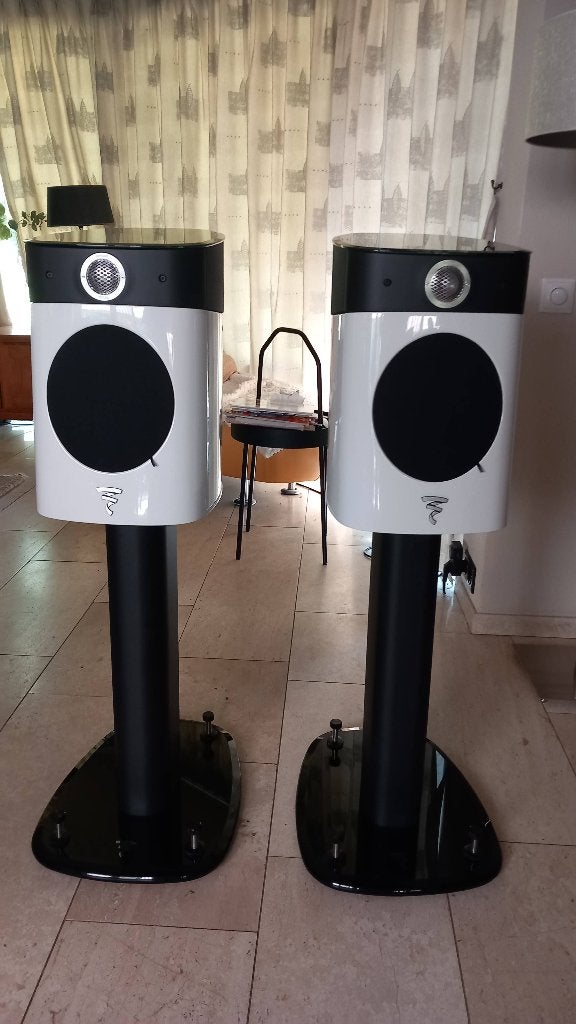 Focal Sopra 1 Carrera blanc avec supports, Bass-reflex, Enlèvement, Comme neuf, Enceinte d'étagère