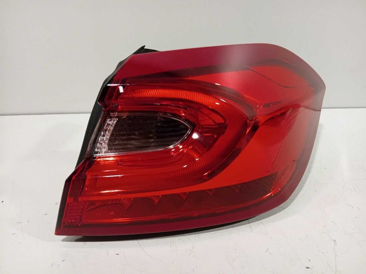 Achterlicht carrosserie rechts Ford Fiesta, Onderdelen@venauto.nl, Van der Ven Autorecycling B.V., Gebruikt, Ettenseweg 76, 4706 PB Roosendaal, The Netherlands