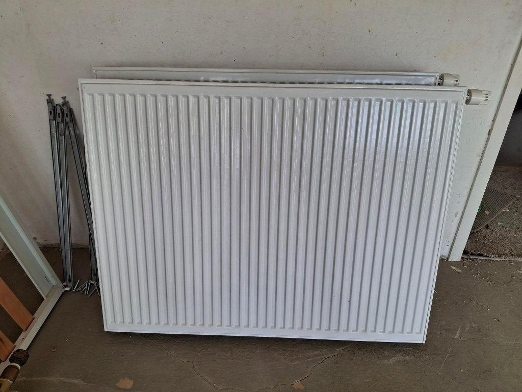 Radiatoren 900x33x1200 (aangekocht 2024) (2 stuks), Ophalen, Zo goed als nieuw, Radiator