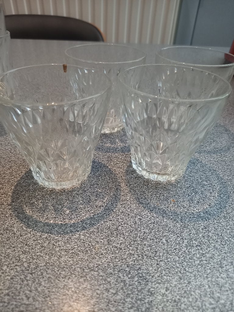 verres à eau (2 types différents), Enlèvement ou Envoi, Comme neuf, Verre, Verre ou Verres