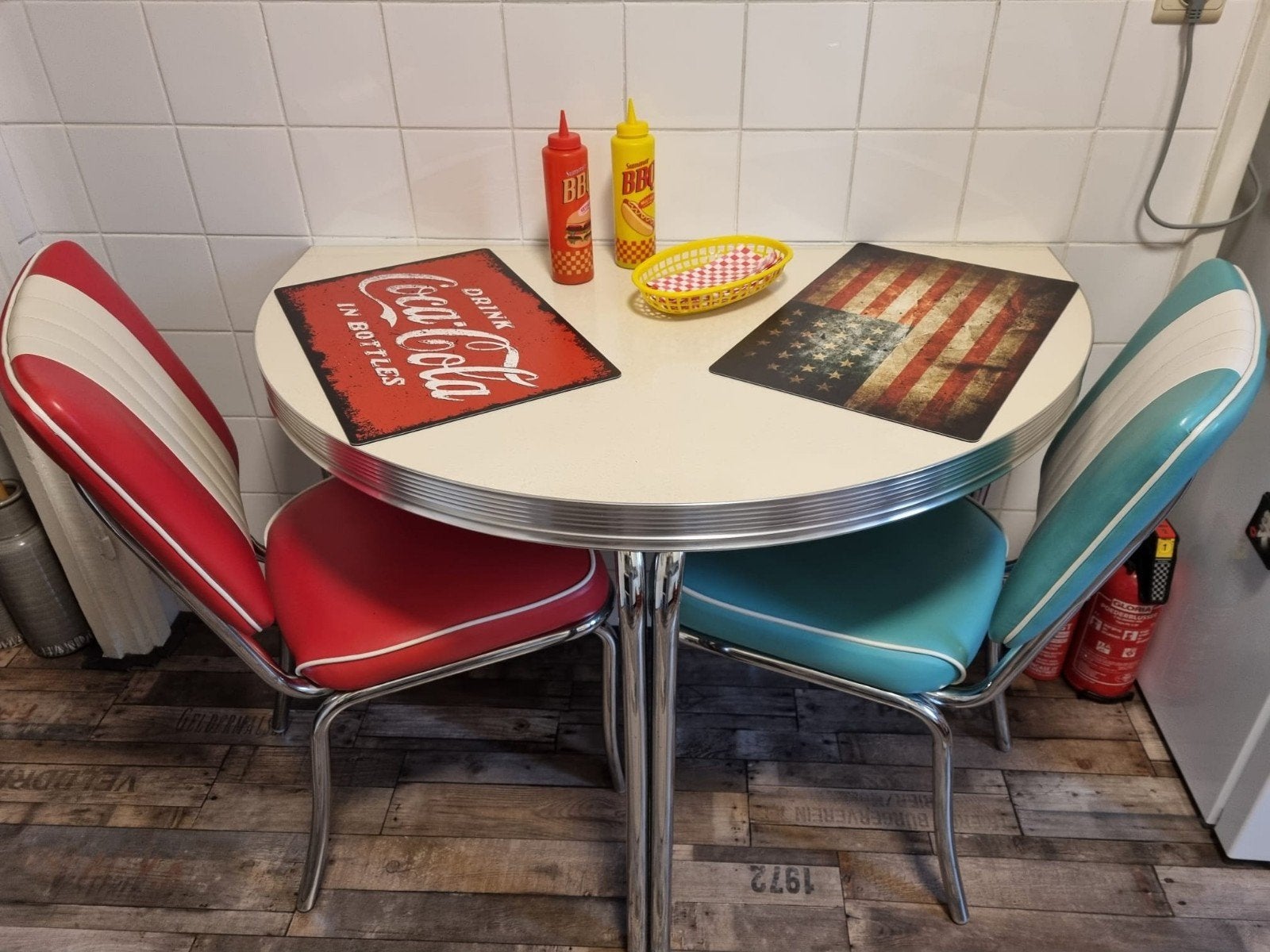 bel air wandtafel met stoelen, Ophalen, Zo goed als nieuw, Tot twee personen, American diner