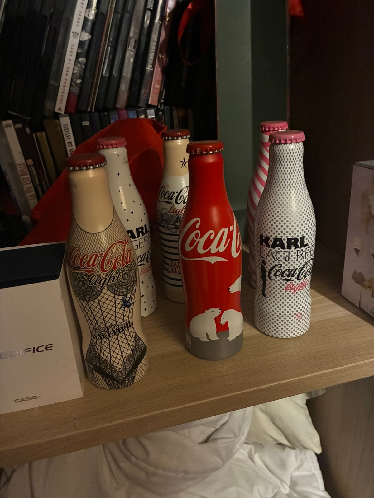 Bouteille coca cola aluminium colector karl lagardfeld, Collections, Enlèvement ou Envoi, Comme neuf, Bouteille(s)