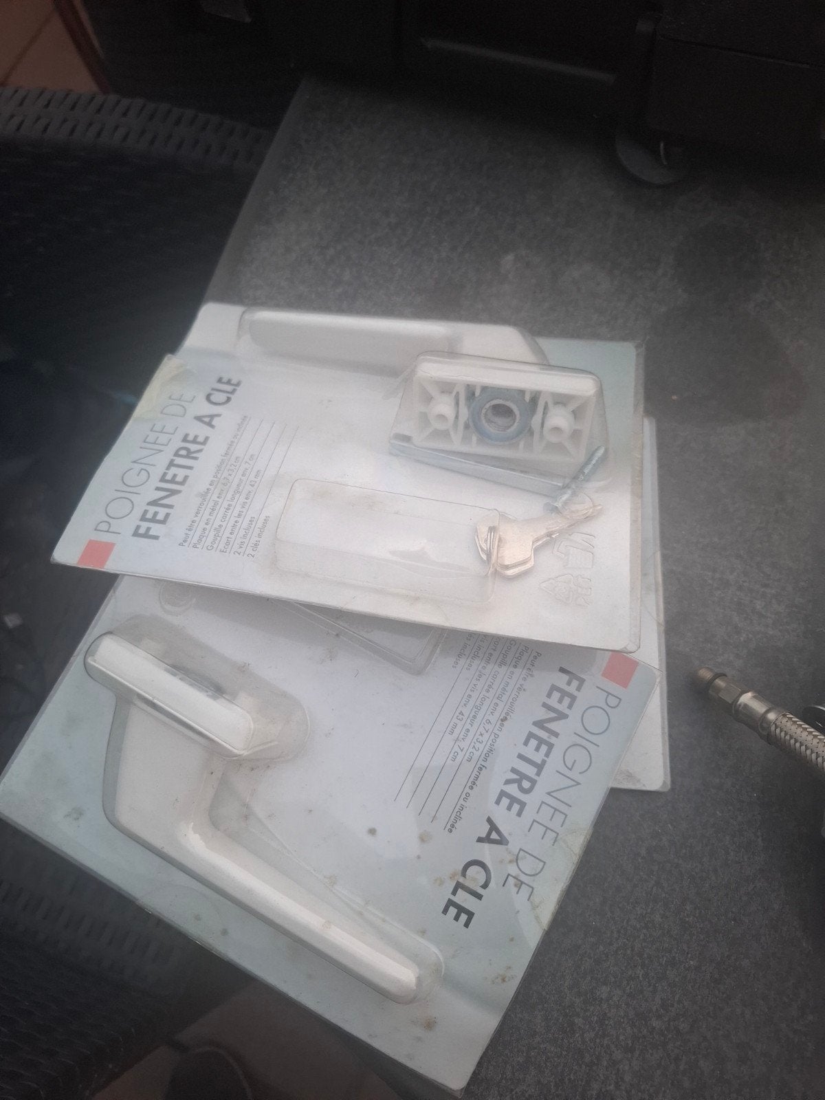 deur of raam kruk met sleutel 2 stuks, Huis en Inrichting, Woonaccessoires | Krantenbakken en Lectuurbakken, Ophalen
