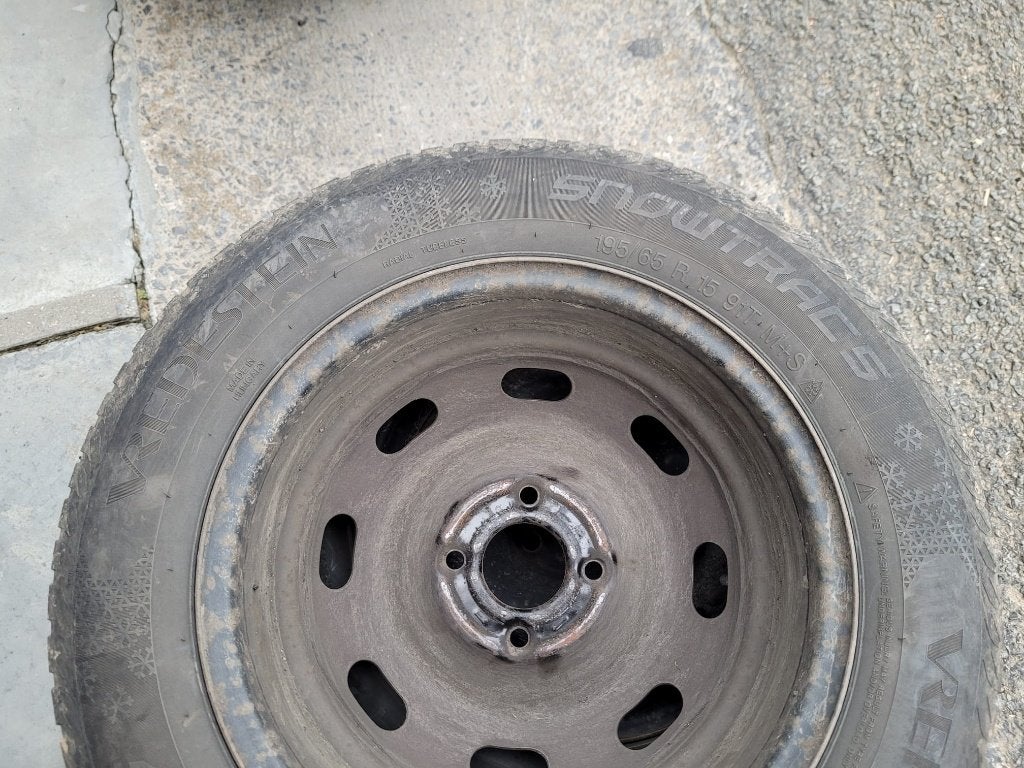 4 PNEUS 195 65 R15 91T (2 x Hankook + 2 x Vredestein), Autos : Pièces & Accessoires, 15 pouces, Pneus hiver, Véhicule de tourisme