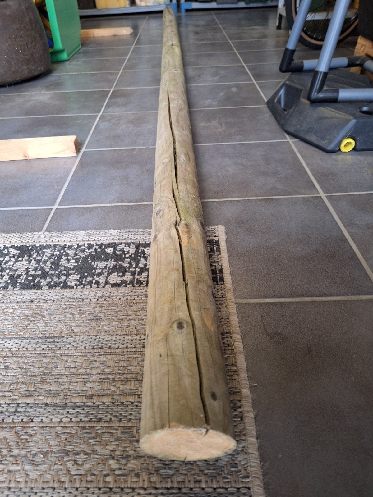 1 ronde houten paal, Ophalen
