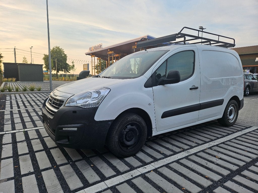 Peugeot partner 2018 diesel kilometer 80.000, Auto's, 4 deurs, Wit, Particulier, 55 kW