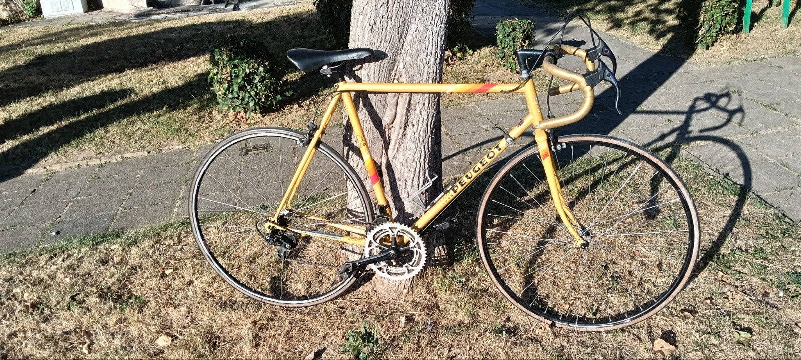 Vélo de course 80's Peugeot retapé, prêt à rouler, à Bxl, Fietsen en Brommers, Ophalen