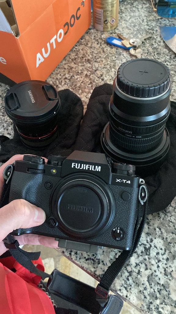 Fujifilm X-T4 + 3 objectifs à focale fixe, Sans zoom optique, Enlèvement ou Envoi, Batterie, 22 mégapixels