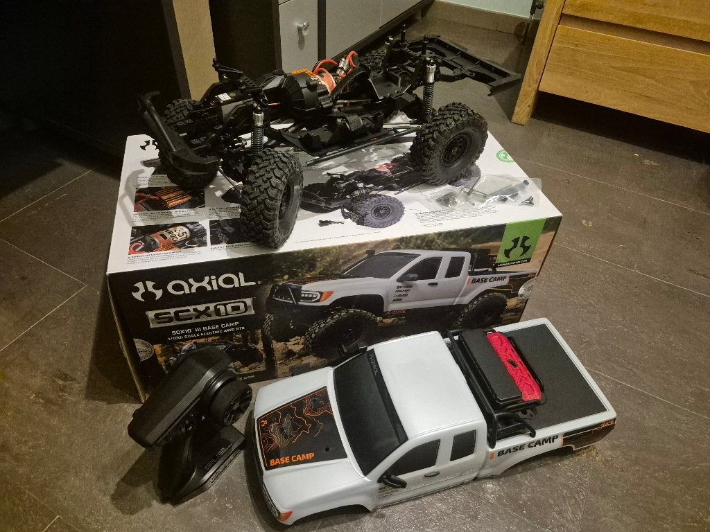 Axial SCX 10-3 Base Camp, Hobby en Vrije tijd, Modelbouw | Radiografisch | Auto's, Auto offroad, Zo goed als nieuw, Schaal 1:10
