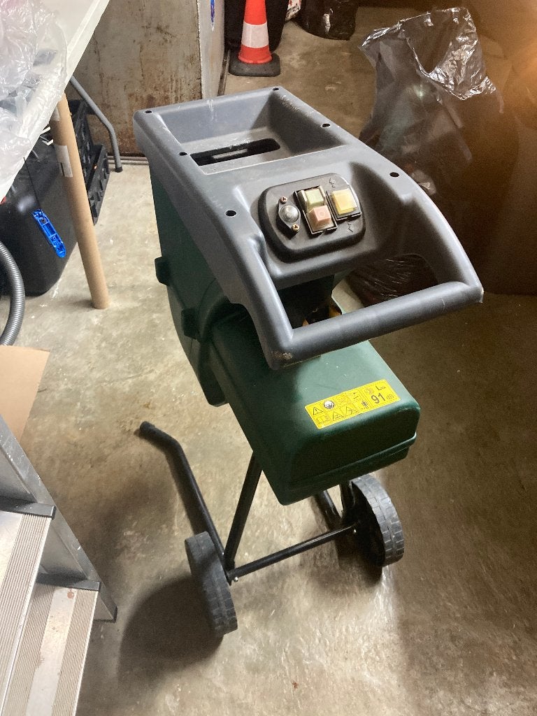 Broyeur de végétaux / coupe-branches électrique sur roues, Jardin & Terrasse, Gazon & Gazon artificiel, Utilisé, Enlèvement
