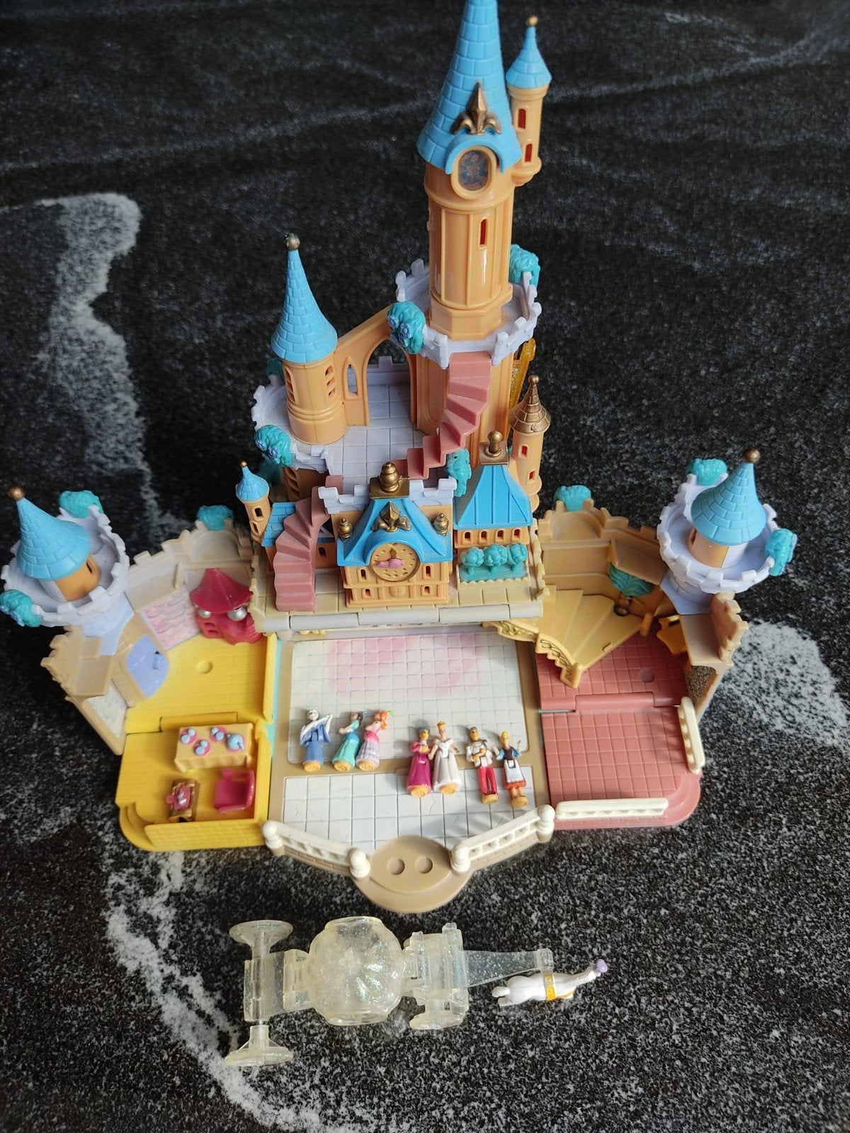 Château de Polly Cinderella
Pocket 1995 1 cheval et 7 poupée, Enlèvement ou Envoi