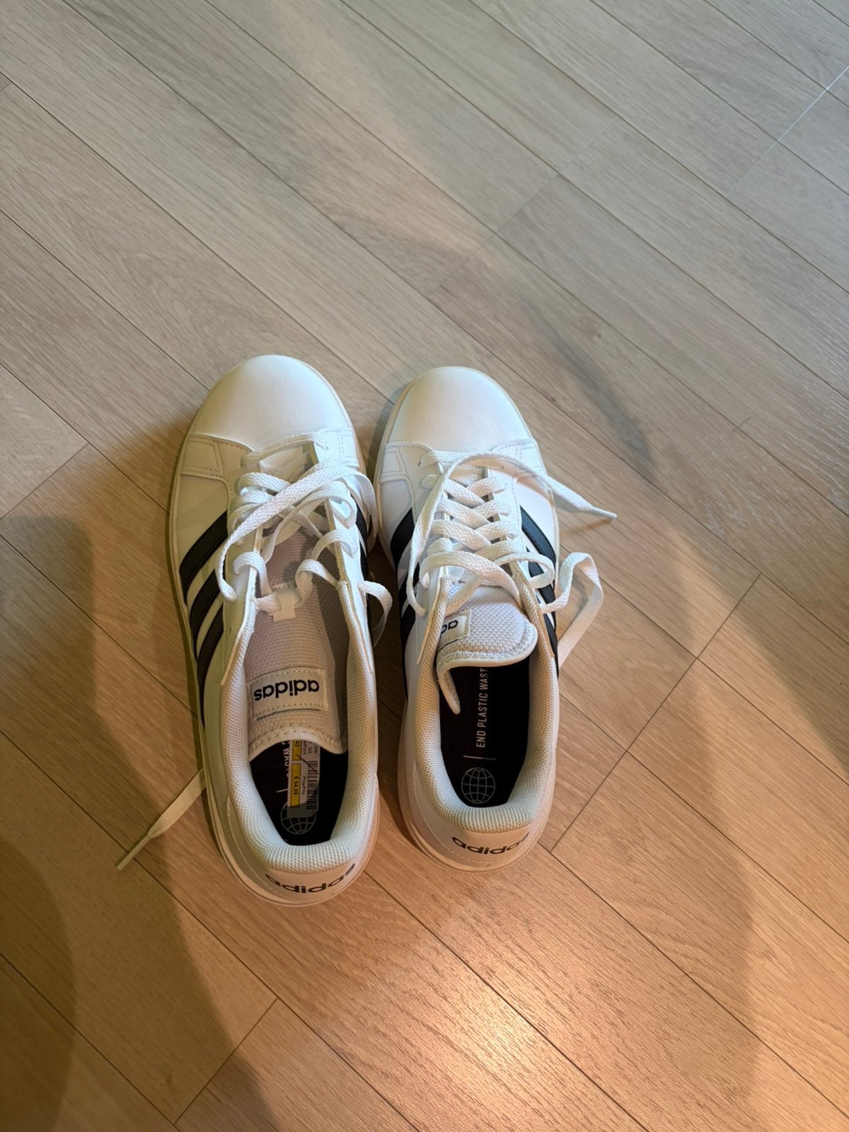 Adidas nieuw - twee verschillende maten, Kleding | Heren, Ophalen, Wit, Nieuw, Sneakers