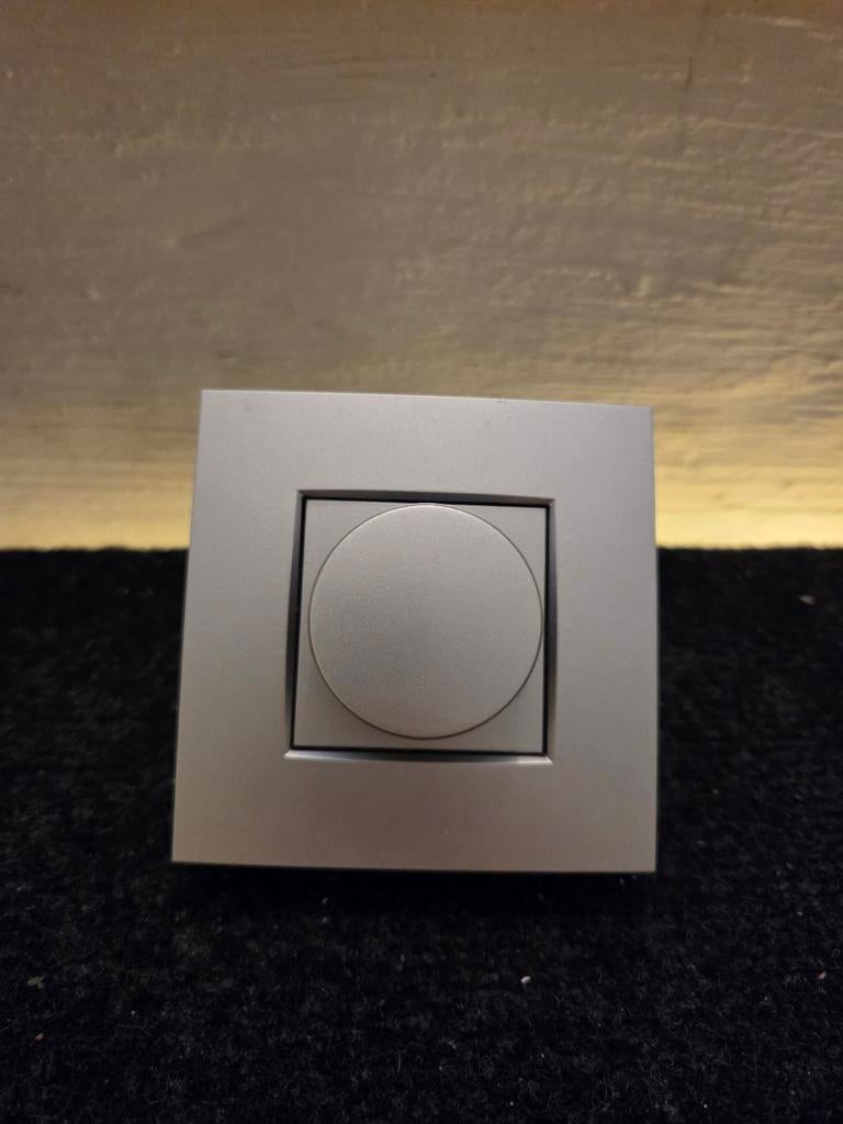3 x Niko dimschakelaars kleur zilver, Huis en Inrichting, Ophalen