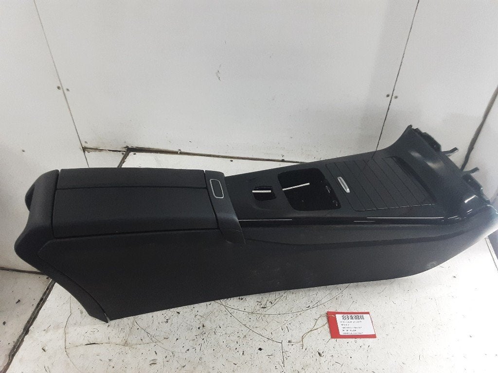MIDDENCONSOLE Mercedes-Benz A Limousine (177.1), Gebruikt, Mercedes-Benz, Dialog.mb@mercedes-benz.com, Mercedes-Benz AG