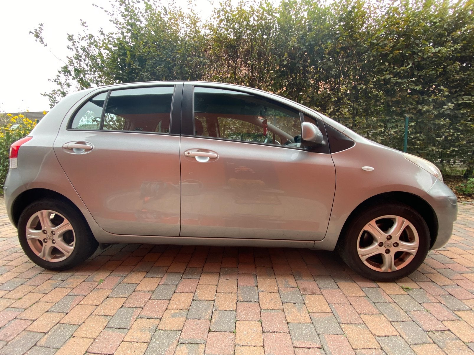 Toyota Yaris 1.0 SOL 5-deurs – 2010 – 79000 km, Handgeschakeld, Grijs, Particulier, Airconditioning