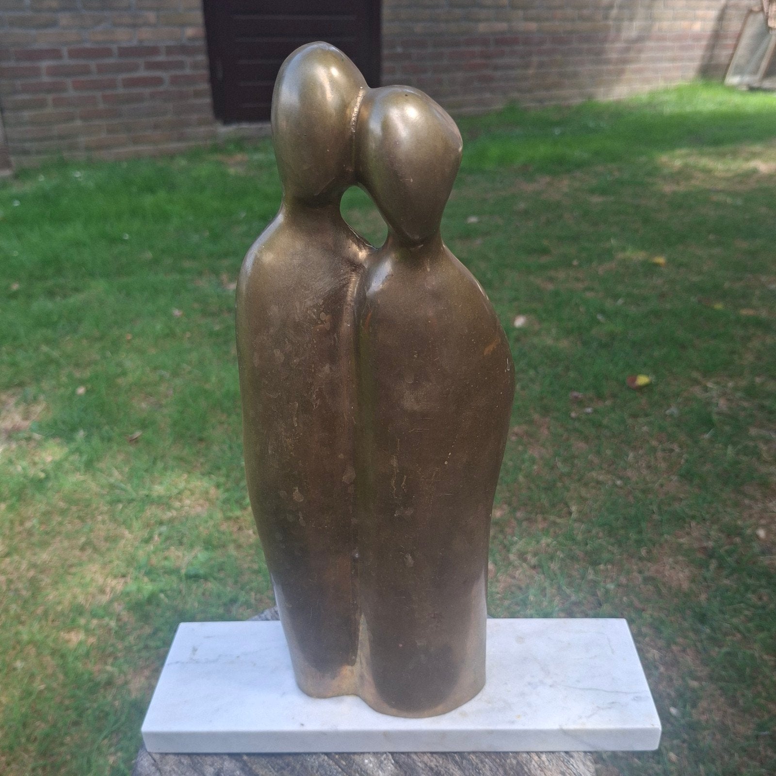 Abstract beeld paar op sokkel, Envoi, Bronze