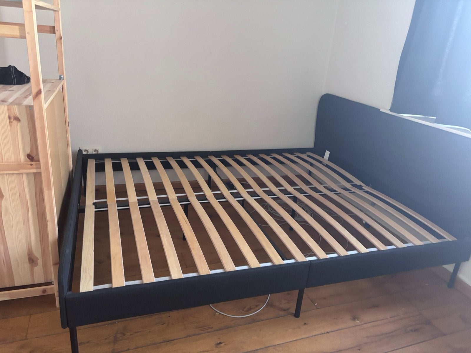 Bed met lattenbodem 1m80, Enlèvement, Comme neuf, Tissu