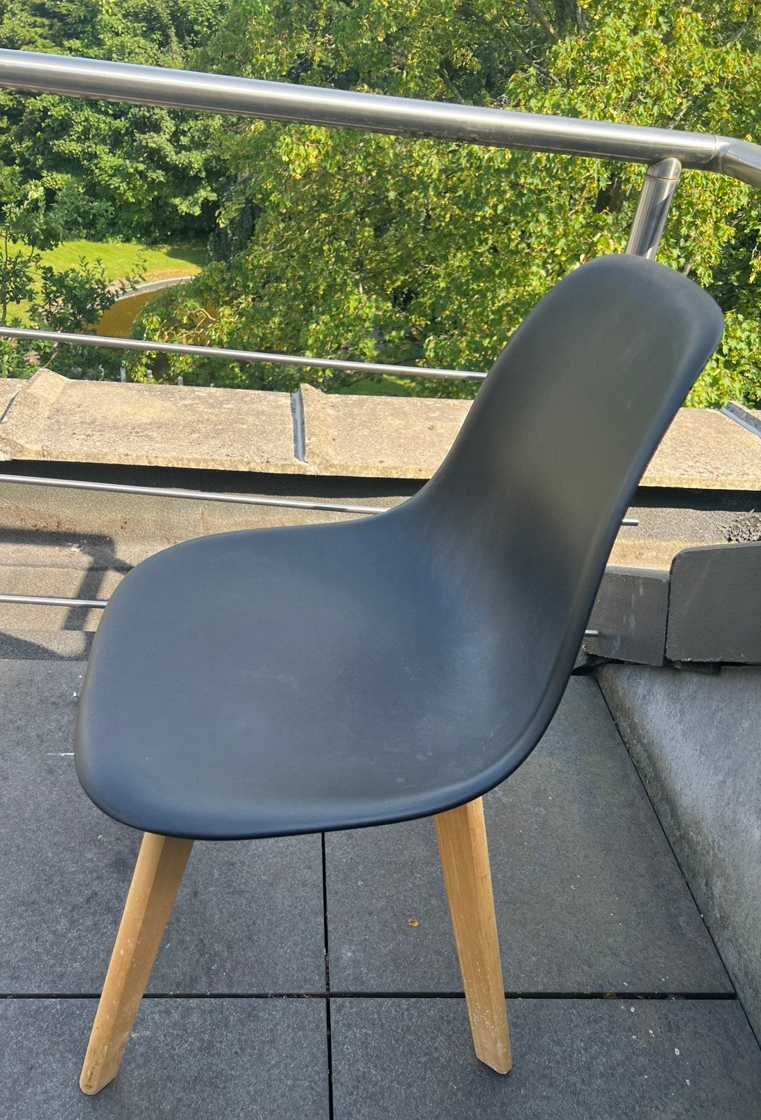 Scandinavische eetkamerstoel, 3 stuks zwart, Ophalen, Zo goed als nieuw, Kunststof