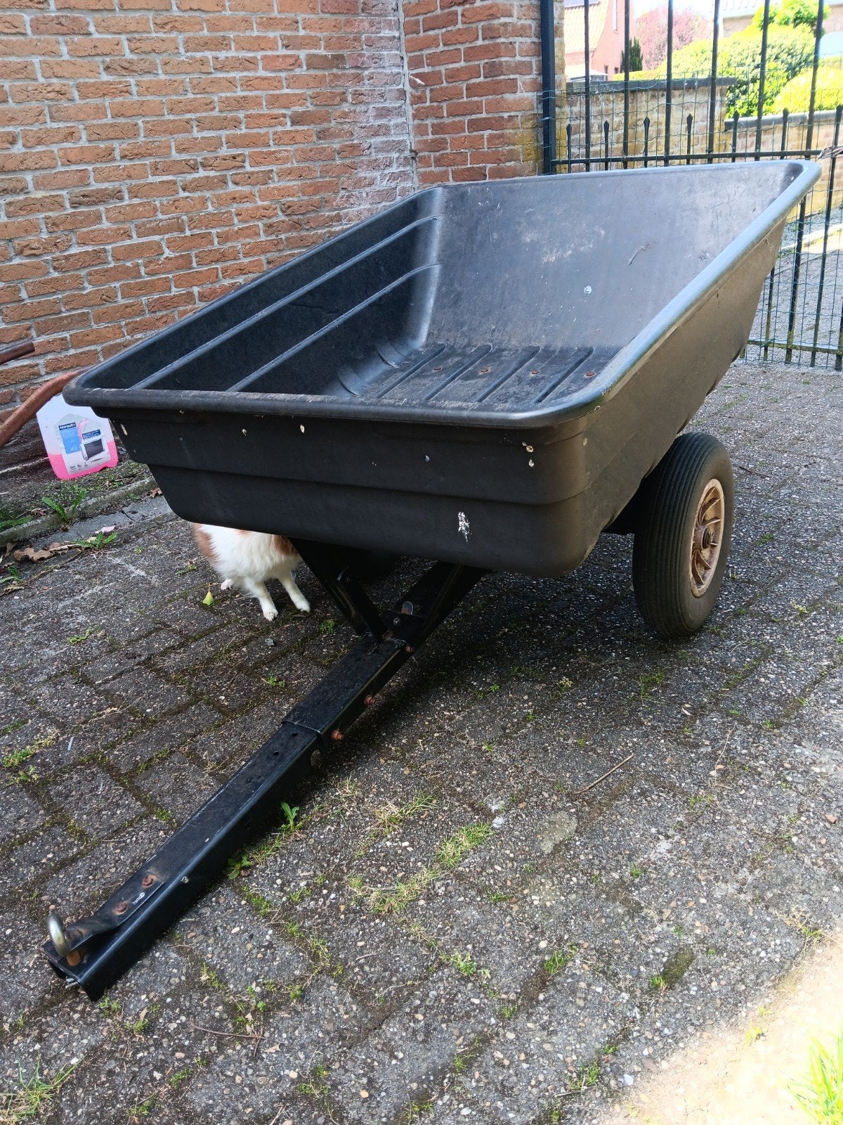 Plastic kipkar voor zitmaaier of minitractor, 160€, Ophalen of Verzenden, Zo goed als nieuw