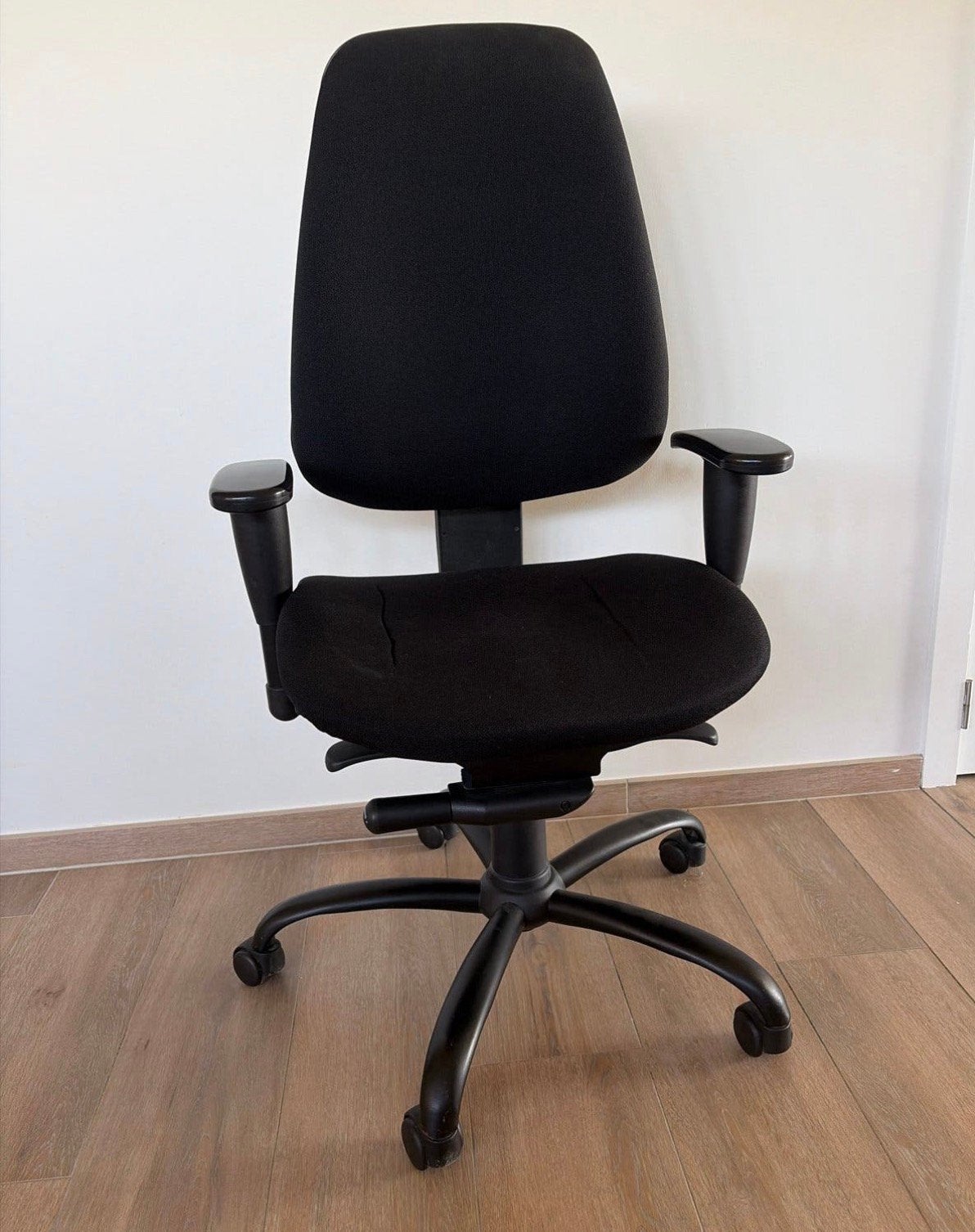Zwarte Bureaustoel Kinnarps 6000, Enlèvement, Ergonomique, Comme neuf, Chaise de bureau