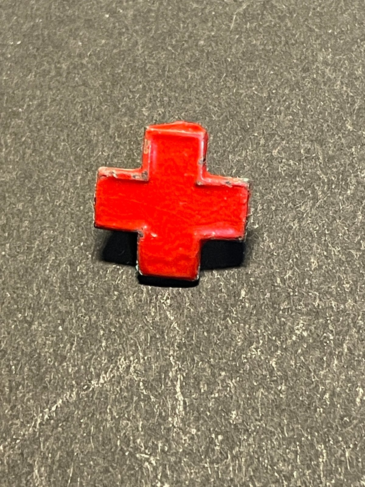 Épinglette croix rouge, Enlèvement ou Envoi