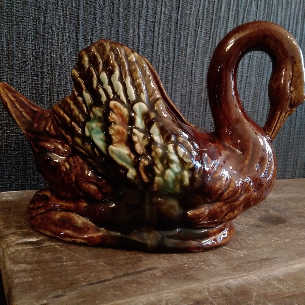 Magnifique vieux cygne en céramique. Fabriqué en Belgique, Envoi