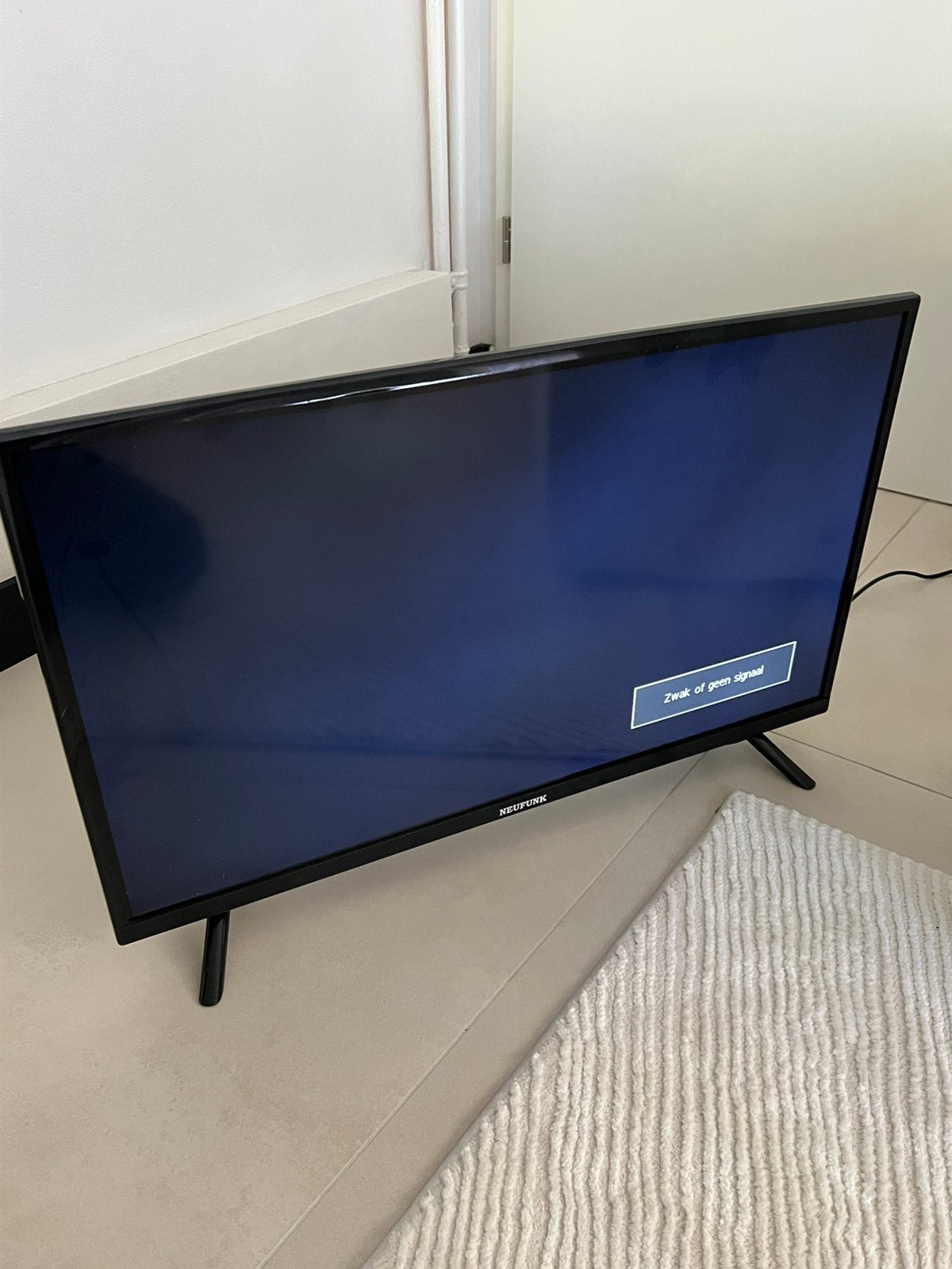 Neufunk TV – Ideaal voor gaming & entertainment, Audio, Tv en Foto, Ophalen, Zo goed als nieuw