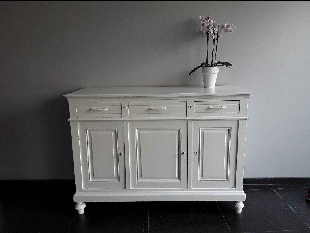 Houten kast, wit, met sleutels, Ophalen