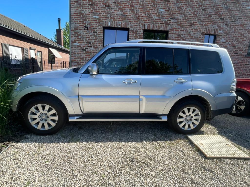 Mitsubishi Pajero 2009 lichte vracht, Automaat, Zwart, 4 cilinders, Leder