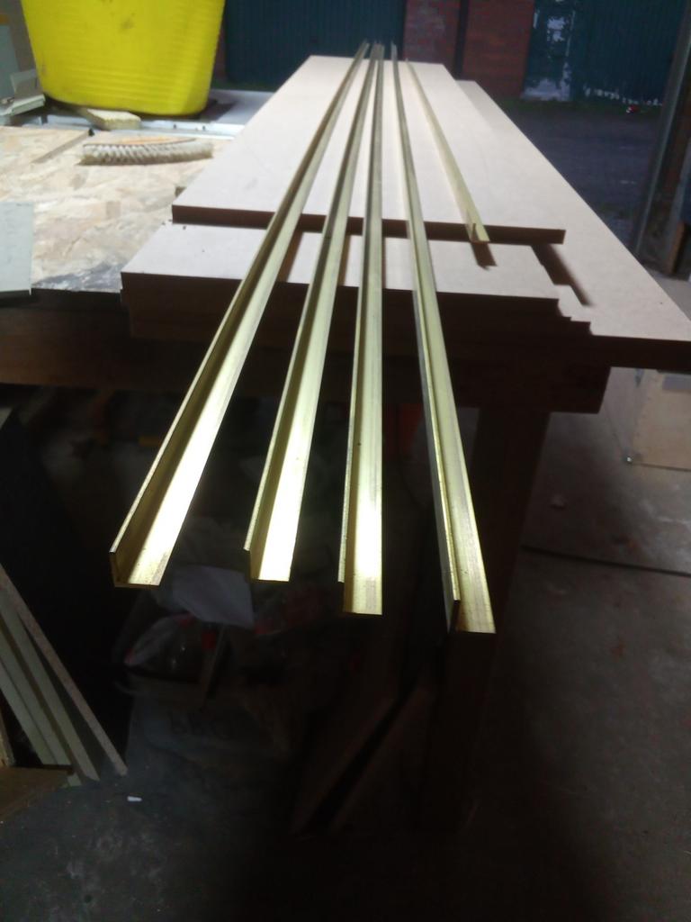 Messing L-profielen 15x15x2, Ophalen