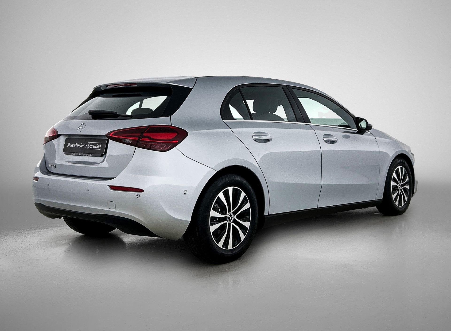 Mercedes-Benz A-Klasse 180 Hatchback Business Line | Verwarm, 100 kW, Achat, Entreprise, Volant multifonction