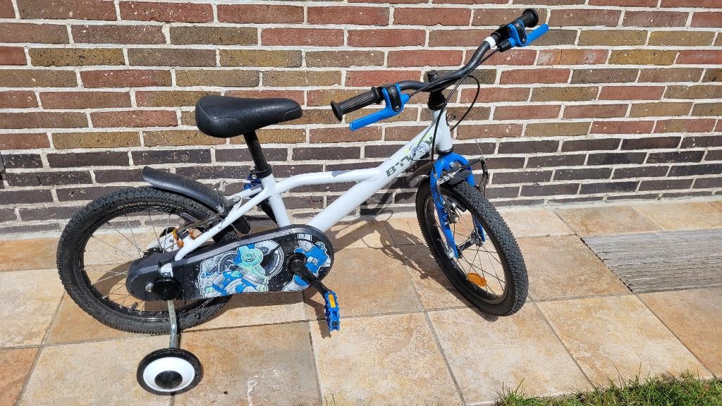 Kinderfiets 16 inch - 2 handremmen - afneelbare zijwieltjes, Vélos & Vélomoteurs, Vélos | Garçons, Comme neuf, Enlèvement, Frein à main