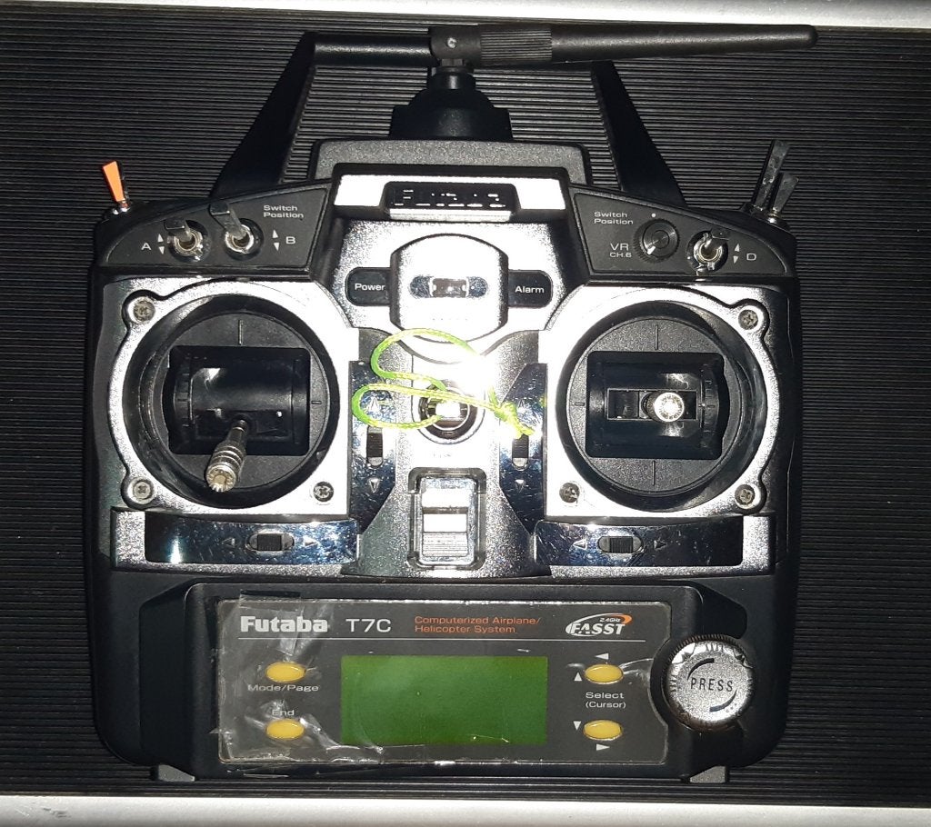 2,4 GHZ FUTABA-RADIO MET 1 617 FS-ONTVANGER, Ophalen, Gebruikt