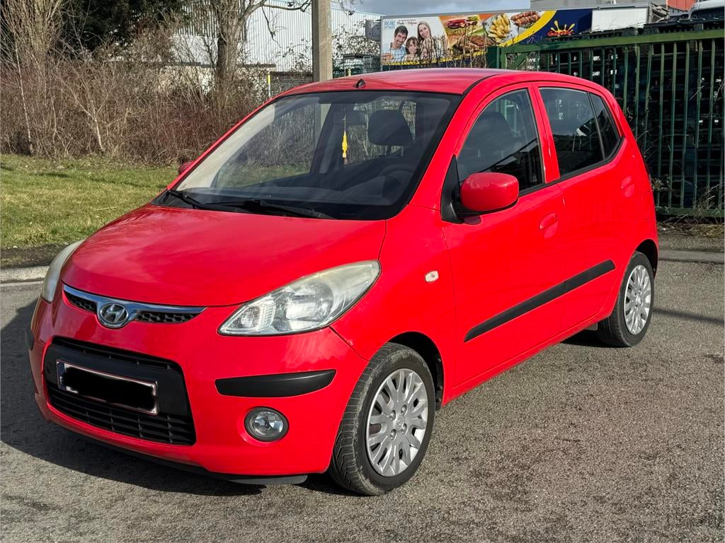 Hyundai i10 1.1essence 59mkm airco prêt à immatriculer, Autos, Rouge, Achat, Noir, 5 portes